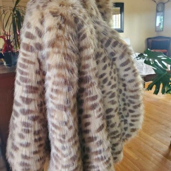 Faux leopard Mob wife fur short cape Isabella's journey collection one size - Picture 3 of 6